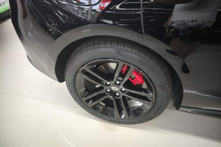 Used Hima AITO M5 2025 Extended-Range Ultra All-Wheel-Drive Version Right Rear Wheel Hub