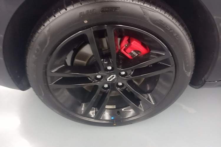 Used Hima AITO M5 2025 Extended-Range Ultra Rear-Wheel-Drive Version Right Rear Wheel Hub