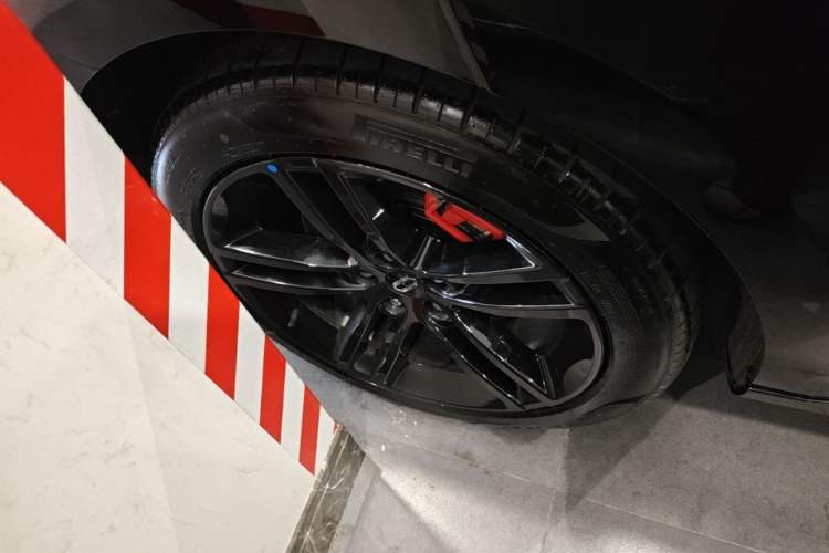 Used Hima AITO M5 2025 Extended-Range Ultra Rear-Wheel-Drive Version Right Rear Wheel Hub