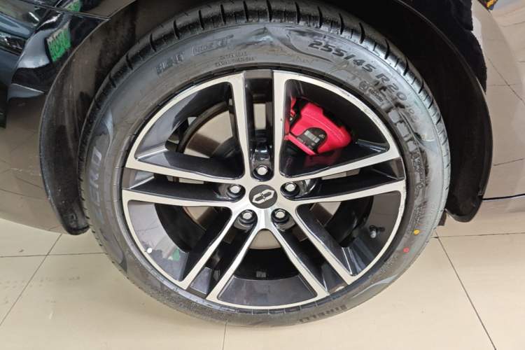 Used Hima AITO M5 2025 Extended-Range Ultra Rear-Wheel-Drive Version Right Rear Wheel Hub