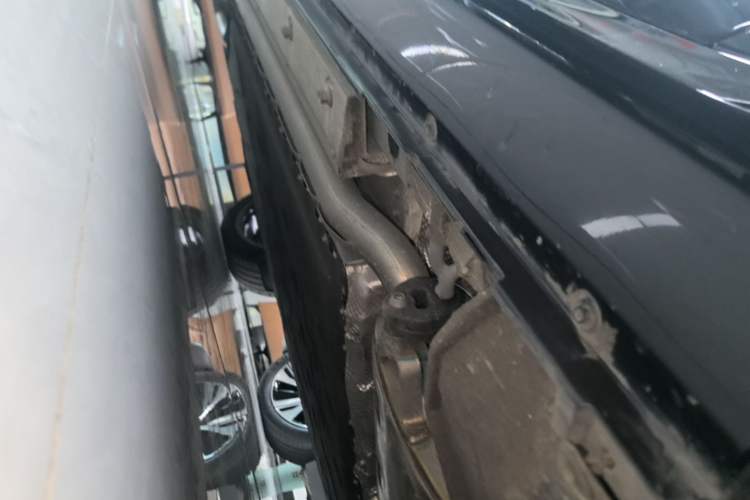 Used Hima AITO M5 2025 Extended-Range Ultra Rear-Wheel-Drive Version Right Side Sill
