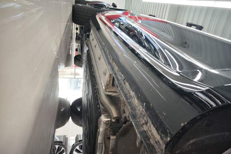 Used Hima AITO M5 2025 Extended-Range Ultra All-Wheel-Drive Version Right Side Sill