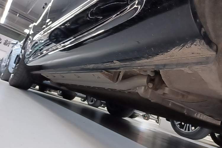 Used Hima AITO M5 2025 Extended-Range Ultra Rear-Wheel-Drive Version Right Side Sill
