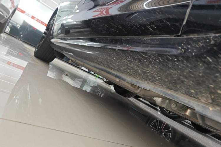 Used Hima AITO M5 2025 Extended-Range Ultra Rear-Wheel-Drive Version Right Side Sill