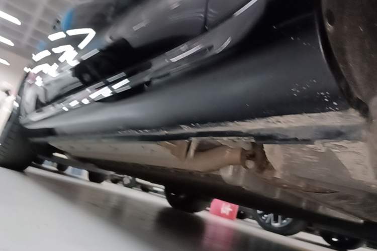 Used Hima AITO M5 2025 Extended-Range Ultra Rear-Wheel-Drive Version Right Side Sill