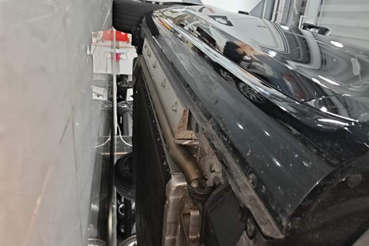 Used Hima AITO M5 2025 Extended-Range Ultra All-Wheel-Drive Version Right Side Sill