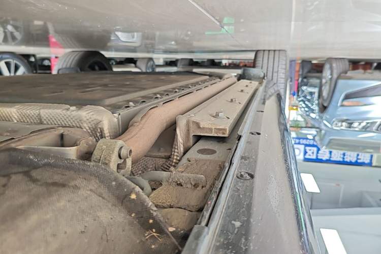 Used Hima AITO M5 2025 Extended-Range Ultra Rear-Wheel-Drive Version Right Side Sill