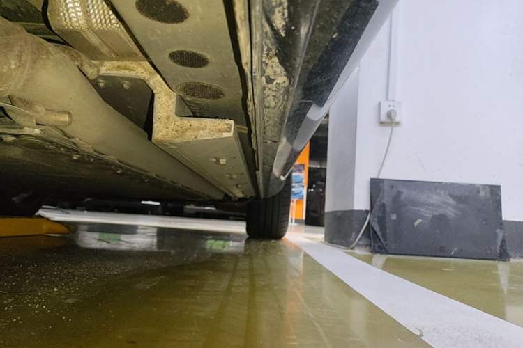 Used Hima AITO M5 2025 Extended-Range Ultra Rear-Wheel-Drive Version Right Side Sill