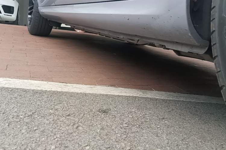 Used Hima AITO M5 2025 Extended-Range Ultra All-Wheel-Drive Version Right Side Sill