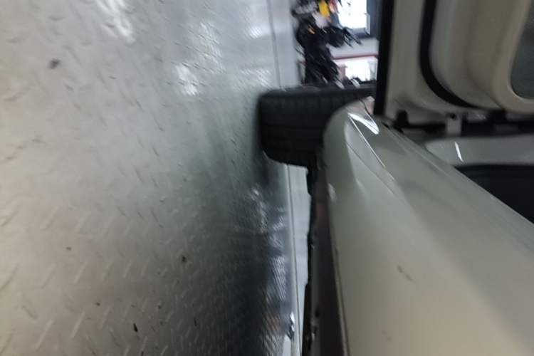 Used Hima AITO M5 2025 Extended-Range Ultra All-Wheel-Drive Version Left Side Sill