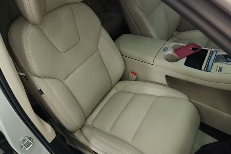 Used Hima AITO M5 2025 Extended-Range Ultra All-Wheel-Drive Version Right Front Seat