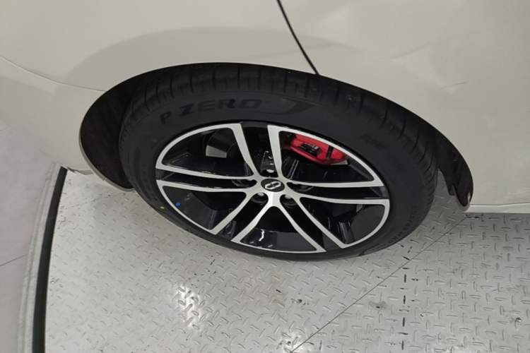 Used Hima AITO M5 2025 Extended-Range Ultra All-Wheel-Drive Version Right Rear Wheel Hub