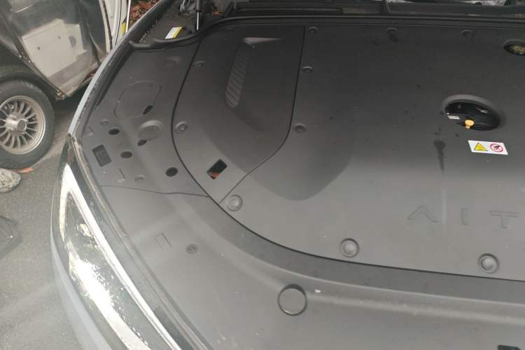 Used Hima AITO M5 2025 Extended-Range Ultra Rear-Wheel-Drive Version Engine Bay Right
