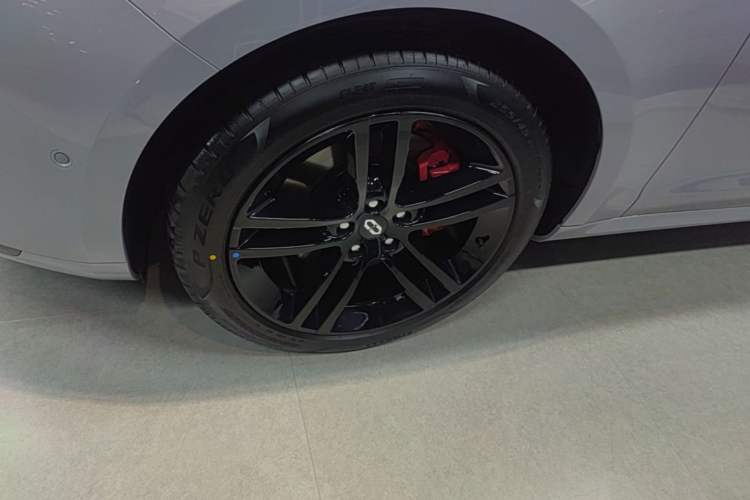 Used Hima AITO M5 2025 Extended-Range Ultra Rear-Wheel-Drive Version Exterior 4