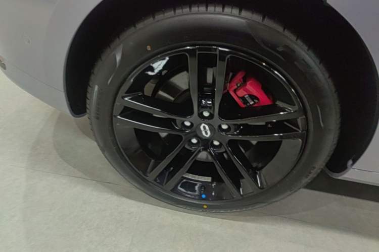 Used Hima AITO M5 2025 Extended-Range Ultra Rear-Wheel-Drive Version Exterior 5