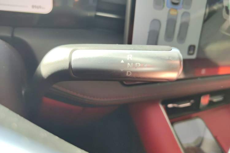 Used Hima AITO M5 2025 Extended-Range Ultra Rear-Wheel-Drive Version Gear Lever