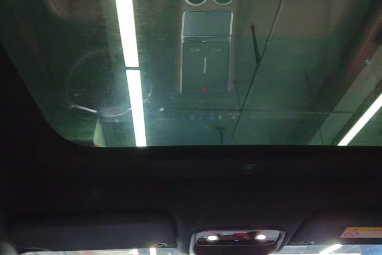 Used Hima AITO M5 2025 Extended-Range Ultra All-Wheel-Drive Version Headliner