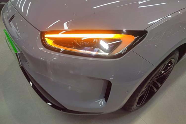 Used Hima AITO M5 2025 Extended-Range Ultra Rear-Wheel-Drive Version Left Front Headlight