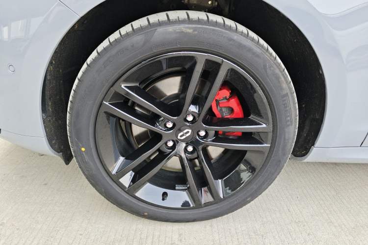 Used Hima AITO M5 2025 Extended-Range Ultra All-Wheel-Drive Version Left Front Wheel Hub