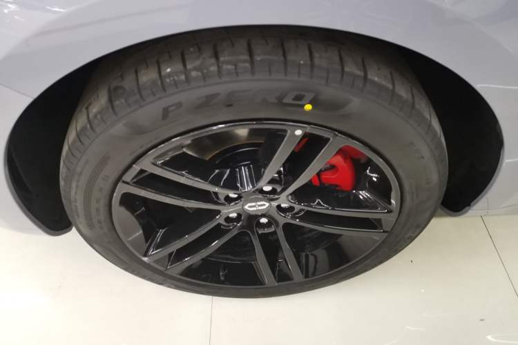 Used Hima AITO M5 2025 Extended-Range Ultra All-Wheel-Drive Version Left Front Wheel Hub