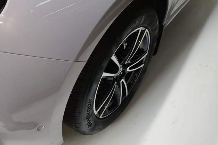 Used Hima AITO M5 2025 Extended-Range Ultra All-Wheel-Drive Version Left Front Wheel Hub