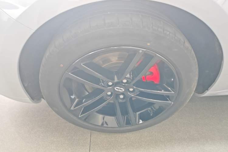 Used Hima AITO M5 2025 Extended-Range Ultra All-Wheel-Drive Version Left Front Wheel Hub
