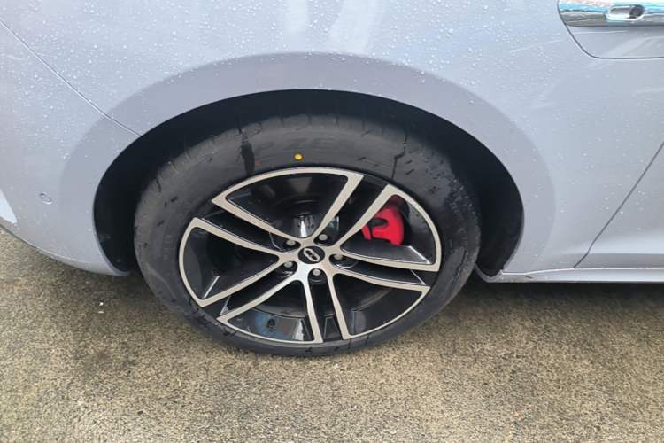 Used Hima AITO M5 2025 All-Electric Ultra Rear-Wheel-Drive Version Left Front Wheel Hub