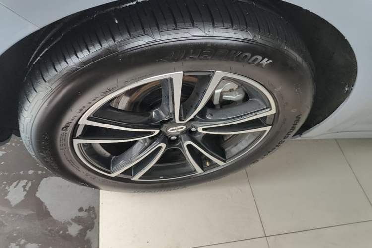 Used Hima AITO M5 2025 Extended-Range Ultra Rear-Wheel-Drive Version Left Front Wheel Hub