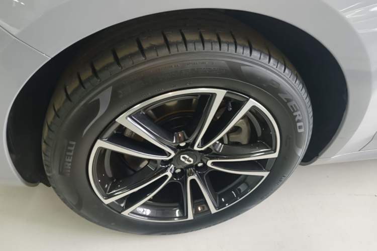 Used Hima AITO M5 2025 All-Electric Ultra Rear-Wheel-Drive Version Left Front Wheel Hub