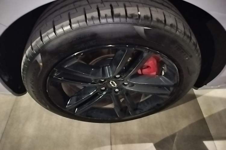 Used Hima AITO M5 2025 Extended-Range Ultra All-Wheel-Drive Version Left Front Wheel Hub