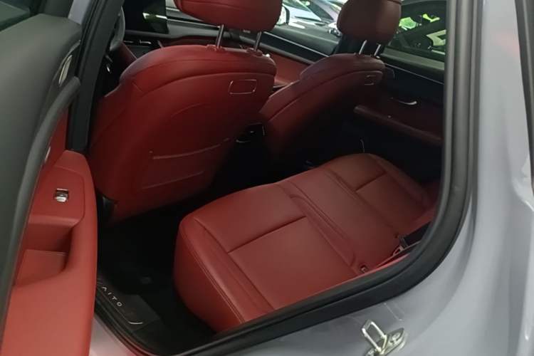 Used Hima AITO M5 2025 Extended-Range Ultra All-Wheel-Drive Version Left Rear Seat