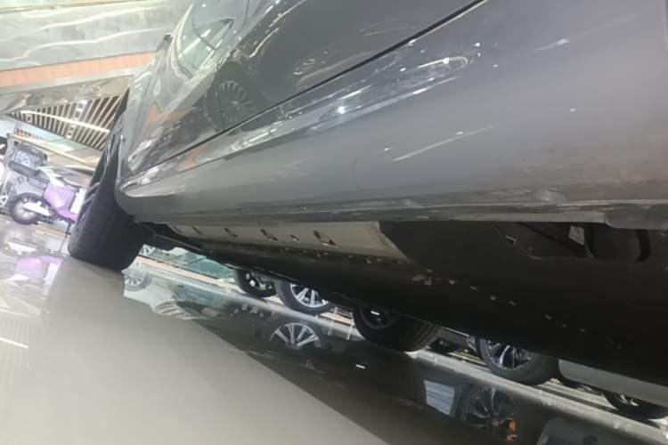 Used Hima AITO M5 2025 Extended-Range Ultra All-Wheel-Drive Version Left Side Sill