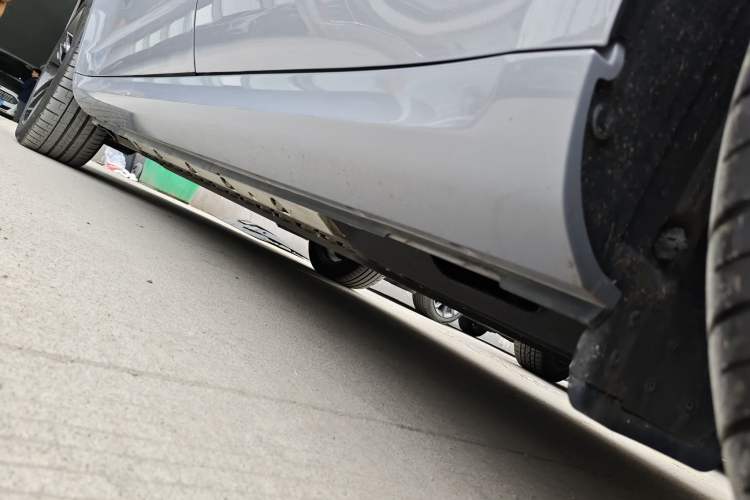 Used Hima AITO M5 2025 Extended-Range Ultra All-Wheel-Drive Version Left Side Sill