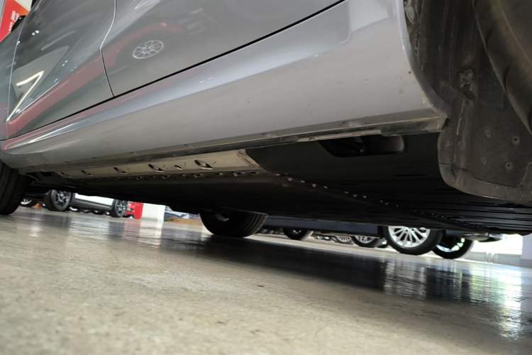 Used Hima AITO M5 2025 Extended-Range Ultra All-Wheel-Drive Version Left Side Sill