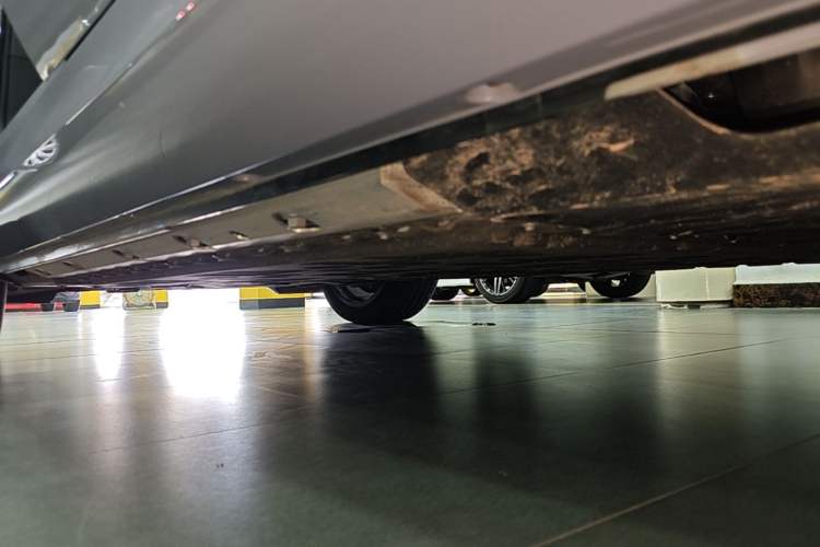 Used Hima AITO M5 2025 Extended-Range Ultra All-Wheel-Drive Version Left Side Sill