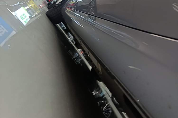Used Hima AITO M5 2025 Extended-Range Ultra All-Wheel-Drive Version Left Side Sill