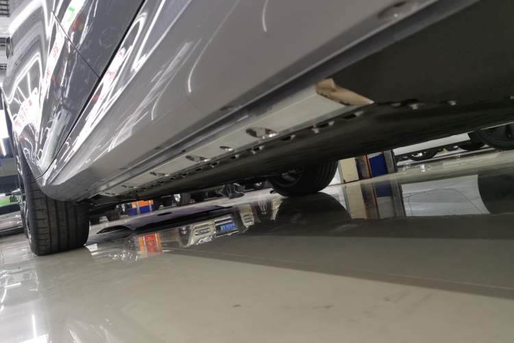 Used Hima AITO M5 2025 Extended-Range Ultra All-Wheel-Drive Version Left Side Sill