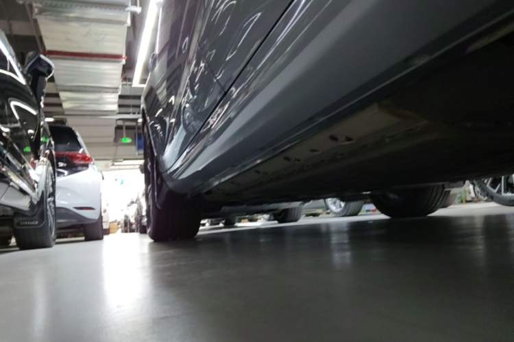 Used Hima AITO M5 2025 Extended-Range Ultra All-Wheel-Drive Version Left Side Sill