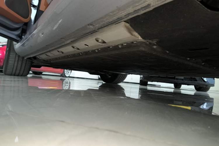 Used Hima AITO M5 2025 Extended-Range Ultra All-Wheel-Drive Version Left Side Sill