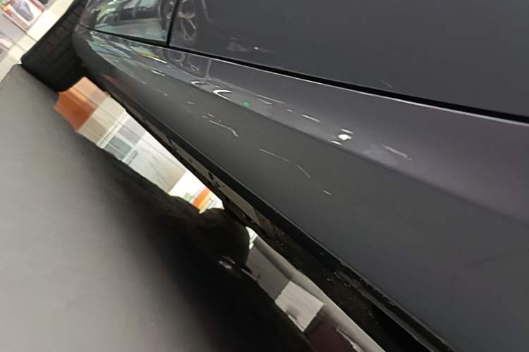 Used Hima AITO M5 2025 Extended-Range Ultra All-Wheel-Drive Version Left Side Sill