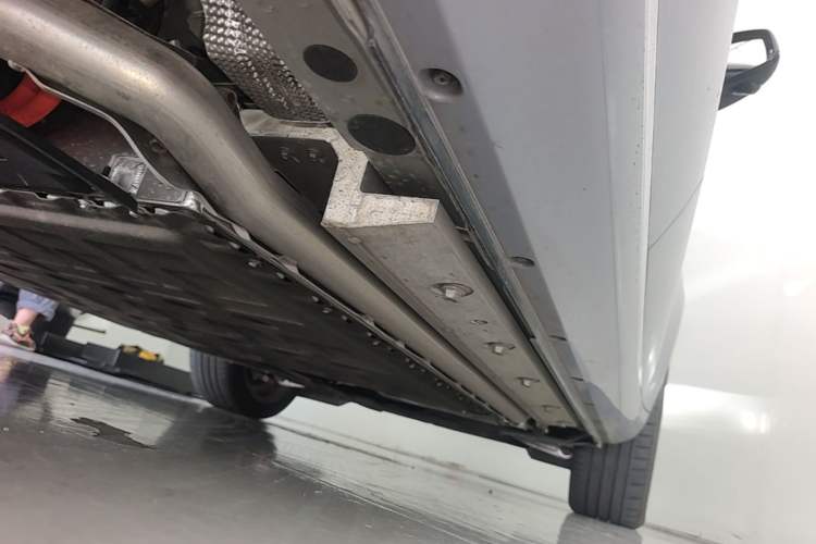 Used Hima AITO M5 2025 Extended-Range Ultra All-Wheel-Drive Version Left Side Sill