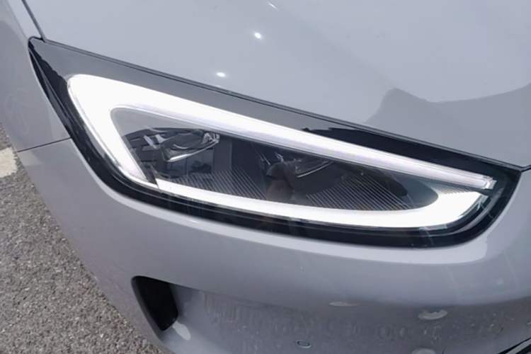 Used Hima AITO M5 2025 Extended-Range Ultra All-Wheel-Drive Version Right Front Headlight