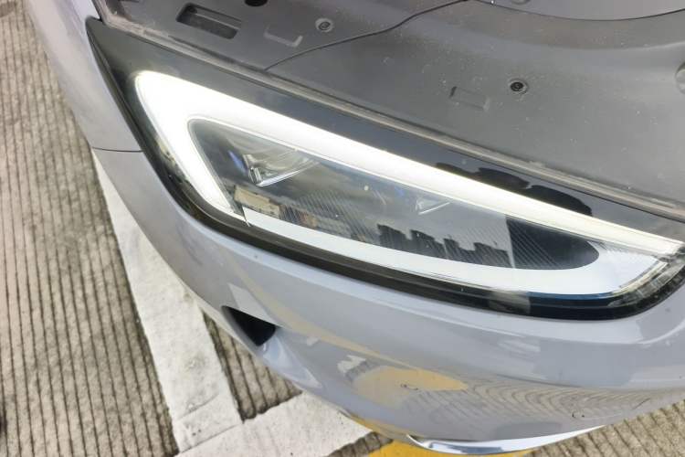 Used Hima AITO M5 2025 Extended-Range Ultra Rear-Wheel-Drive Version Right Front Headlight