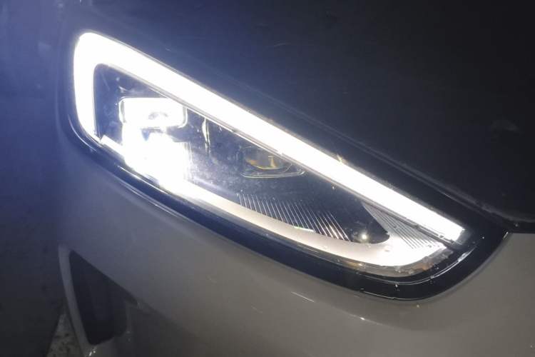 Used Hima AITO M5 2025 Extended-Range Ultra Rear-Wheel-Drive Version Right Front Headlight