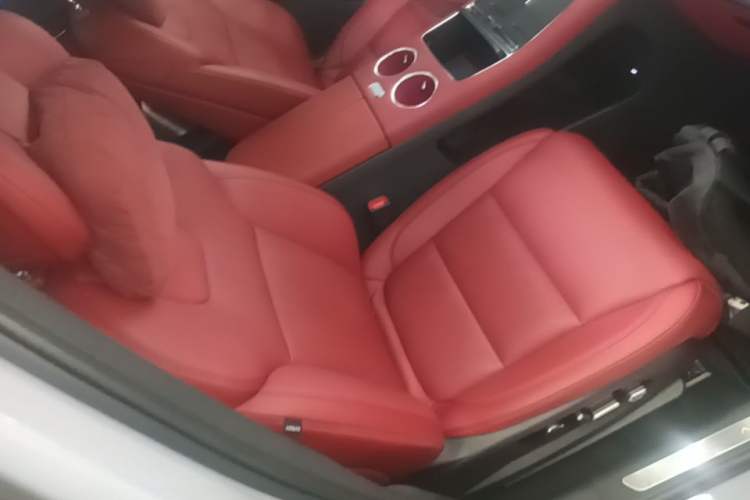 Used Hima AITO M5 2025 Extended-Range Ultra All-Wheel-Drive Version Right Front Seat