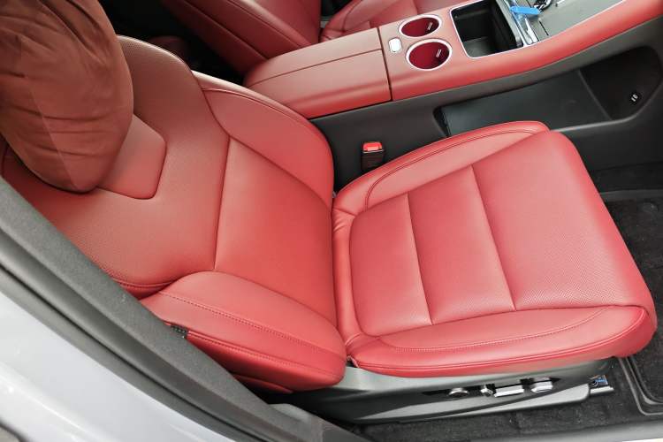 Used Hima AITO M5 2025 Extended-Range Ultra All-Wheel-Drive Version Right Front Seat