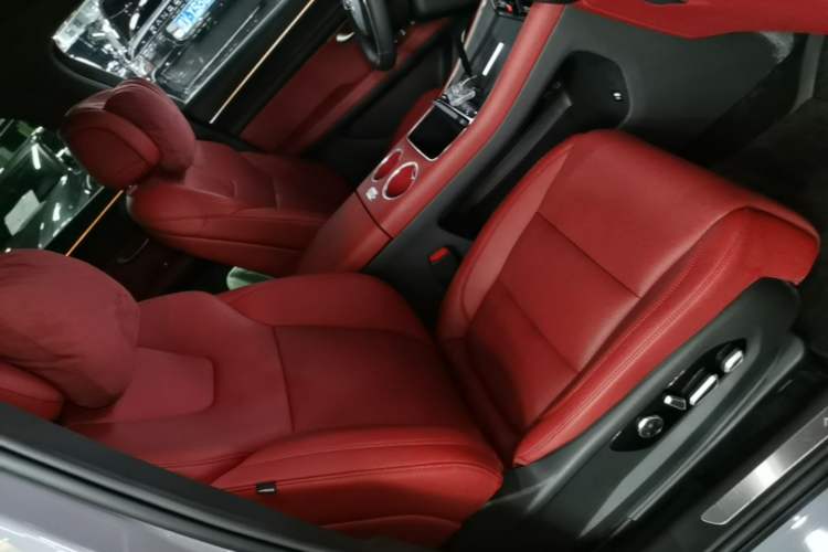 Used Hima AITO M5 2025 Extended-Range Ultra All-Wheel-Drive Version Right Front Seat