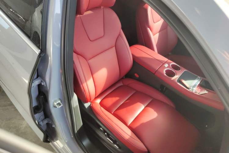 Used Hima AITO M5 2025 Extended-Range Ultra Rear-Wheel-Drive Version Right Front Seat