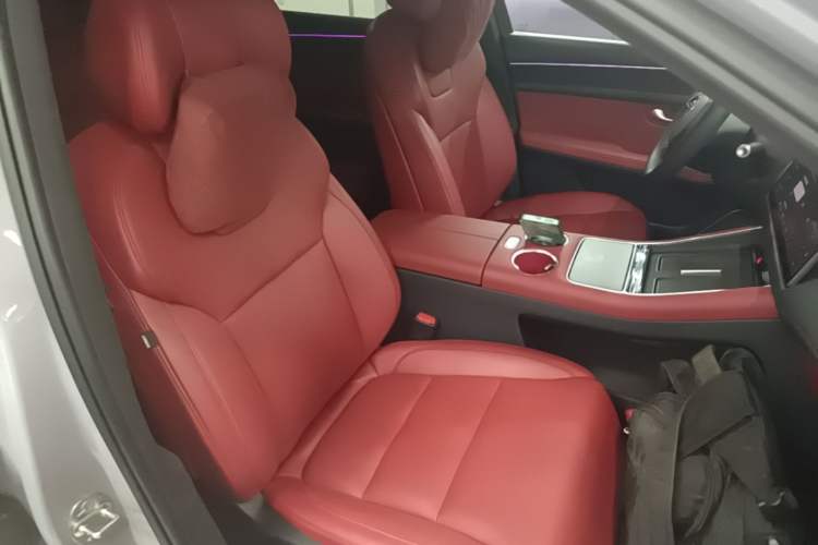 Used Hima AITO M5 2025 Extended-Range Ultra All-Wheel-Drive Version Right Front Seat