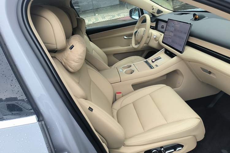 Used Hima AITO M5 2025 All-Electric Ultra Rear-Wheel-Drive Version Right Front Seat